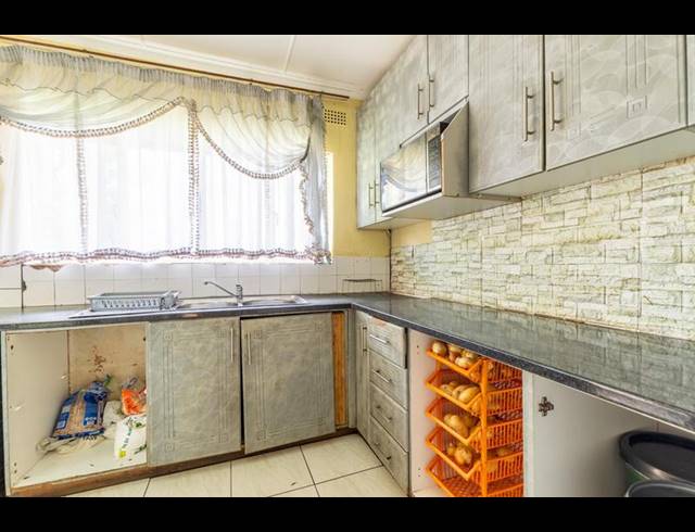 3 BEDROOM HOUSE FOR SALE IN BISLEY